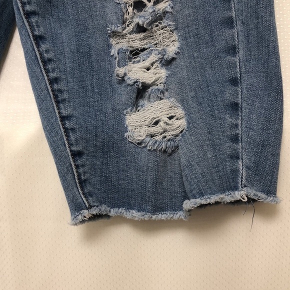 Guess Bermuda Style Shorts - Picture 4 of 8